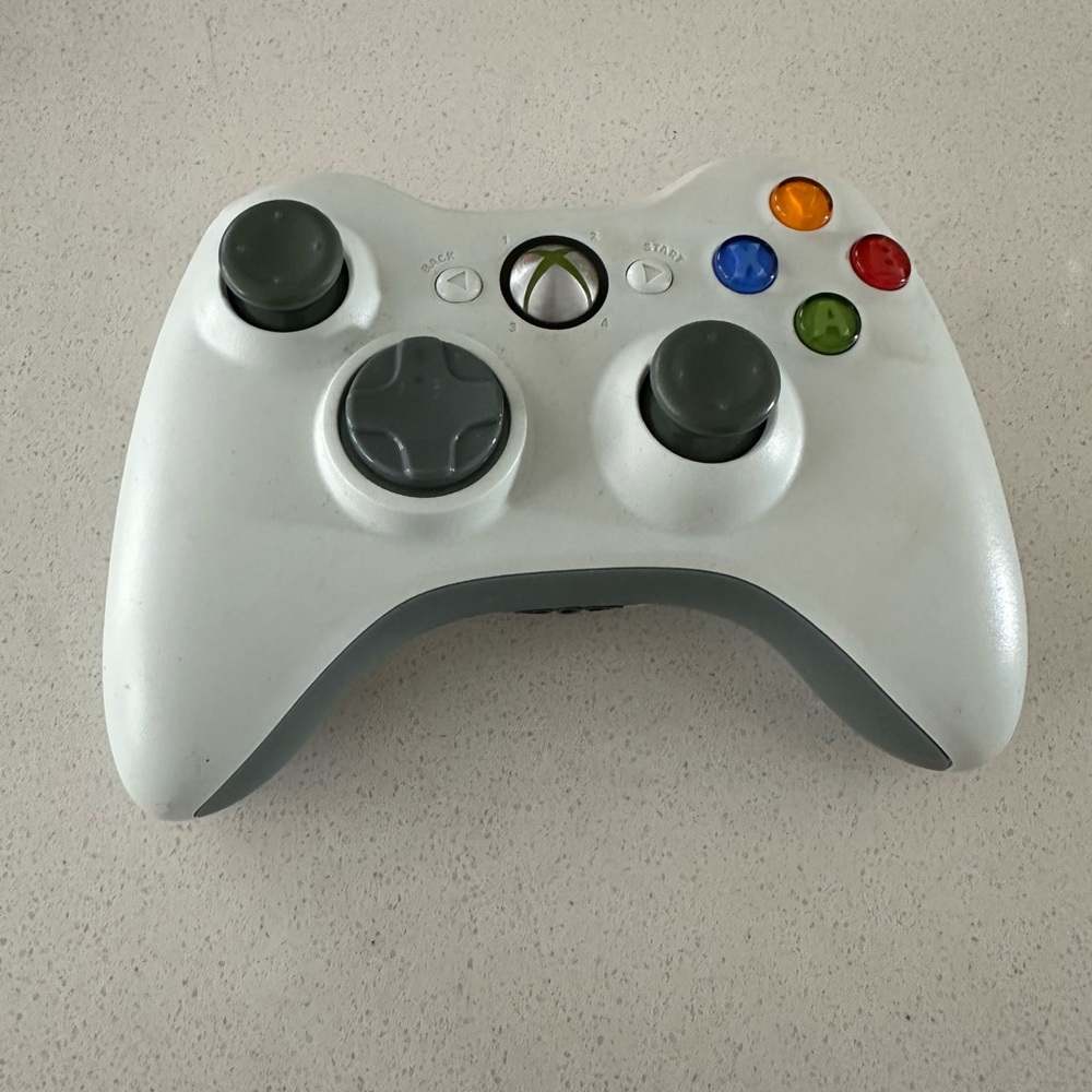 Microsoft Xbox Wireless White Gaming Controller Preowned